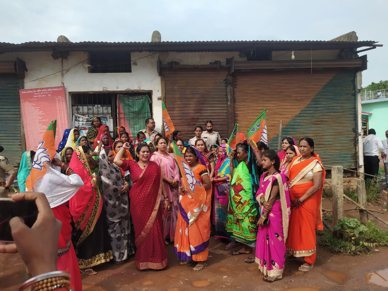 कोटा महिला मोर्चा जिला महामंत्री गायत्री साहू के नेतृत्व में शराबबंदी हेतु एक दिवसीय धरना प्रदर्शन