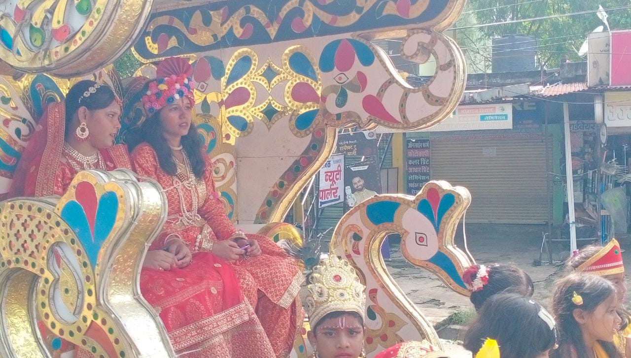 यादव ठेठवार समाज युवा प्रकोष्ठ की अगुवाई में निकाली गयी भव्य कलश एवँ शोभा यात्रा।*
