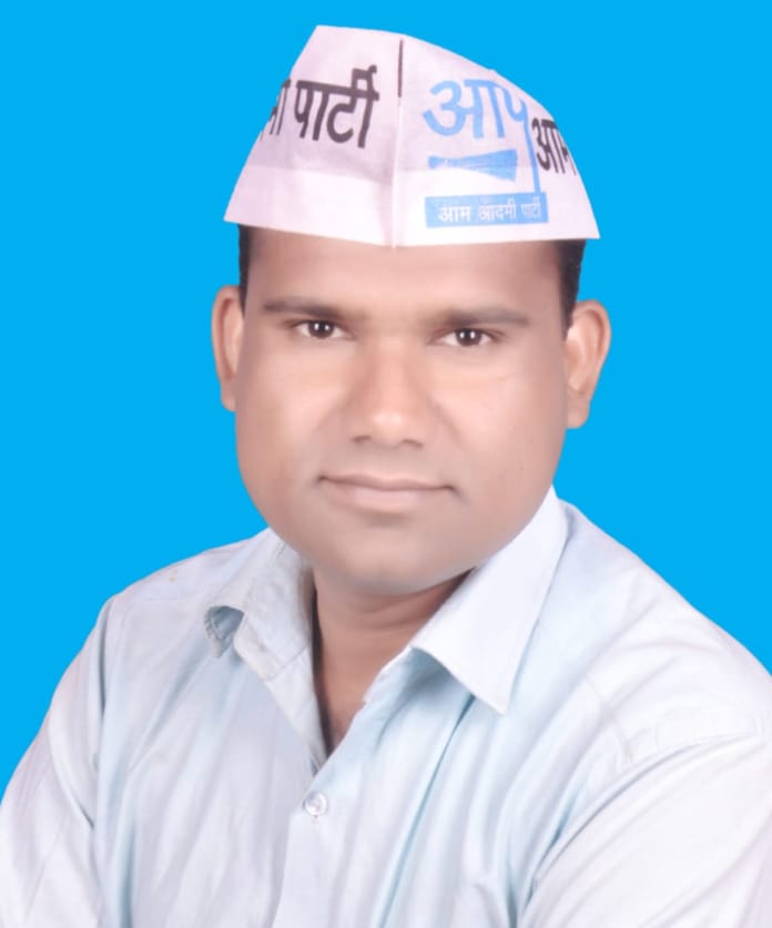 डौंडी लोहारा विधानसभा के विधायक ने नही किया कोई भी विकास कार्य,अब क्षेत्र की जनता को 70 रुपए के साड़ी बांट करना पढ़ रहा खुश – दीपक आरदे (लोकसभा सचिव एवं राष्ट्रीय परिसर सदस्य”आप”)*