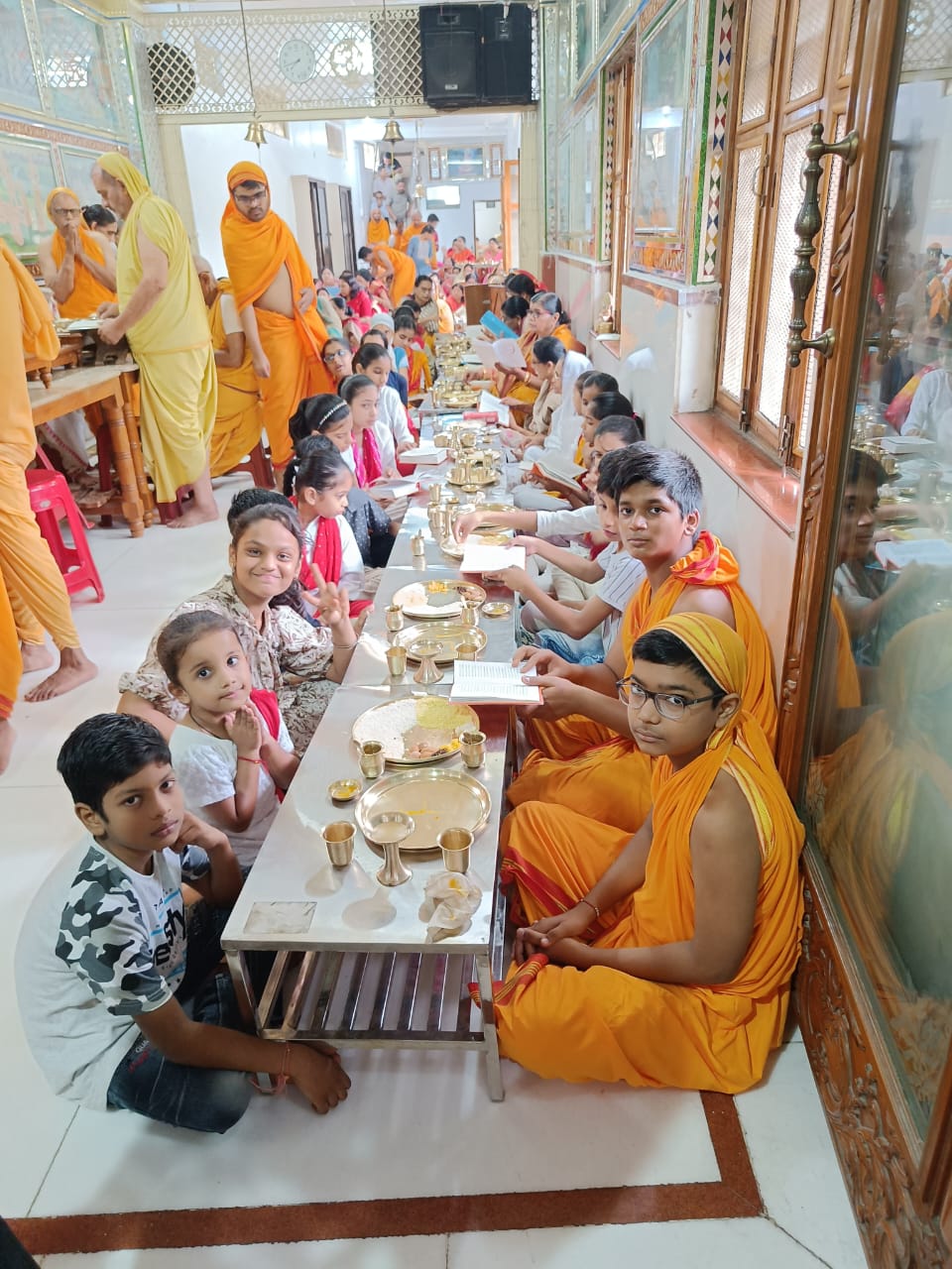 दिगम्बर जैन समाज के सबसे बड़े पर्व दसलक्षण पर्व का छठवां दिन उत्तम संयम धर्म के साथ साथ सुगंध दशमी का दिन रहा