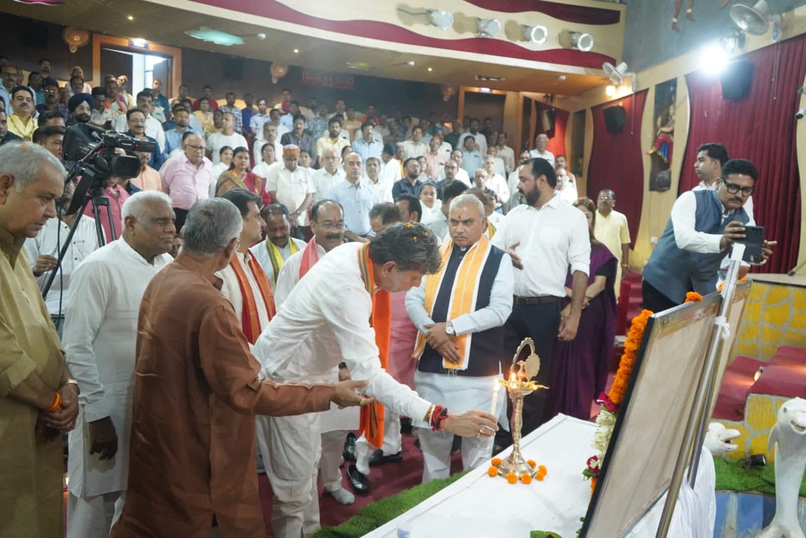 प्रोफेशनल मीट में बोले भाजपा राष्ट्रीय सह संगठन महामंत्री शिवप्रकाश, वर्ल्ड बैंक की रिपोर्ट के अनुसार लगभग 27 करोड़ लोग गरीबी से बाहर निकले