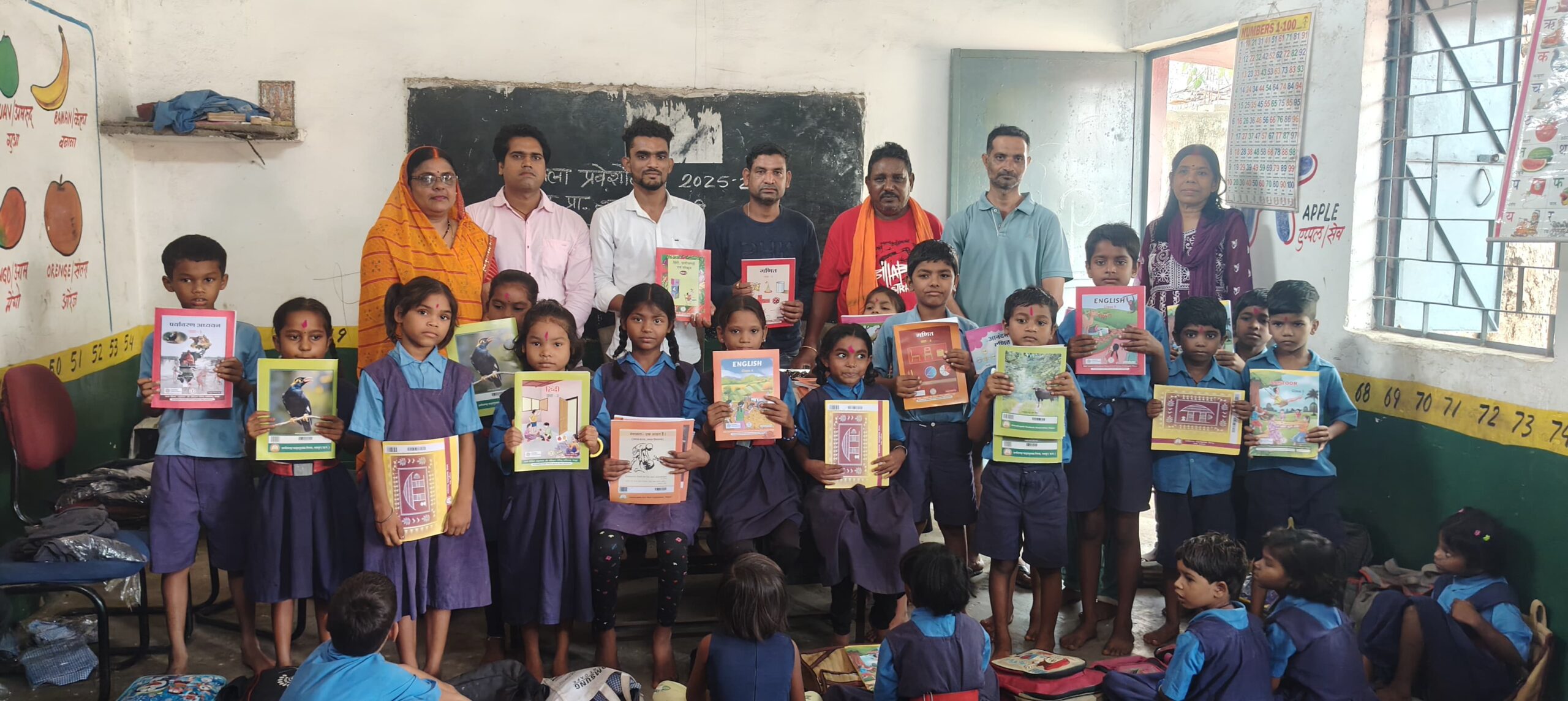 प्राथमिक शाला बोदरी में मनाया गया शाला प्रवेश उत्सव, बच्चों को गणवेश व पाठ्य पुस्तक प्रदान कर तिलक लगाकर किया स्वागत