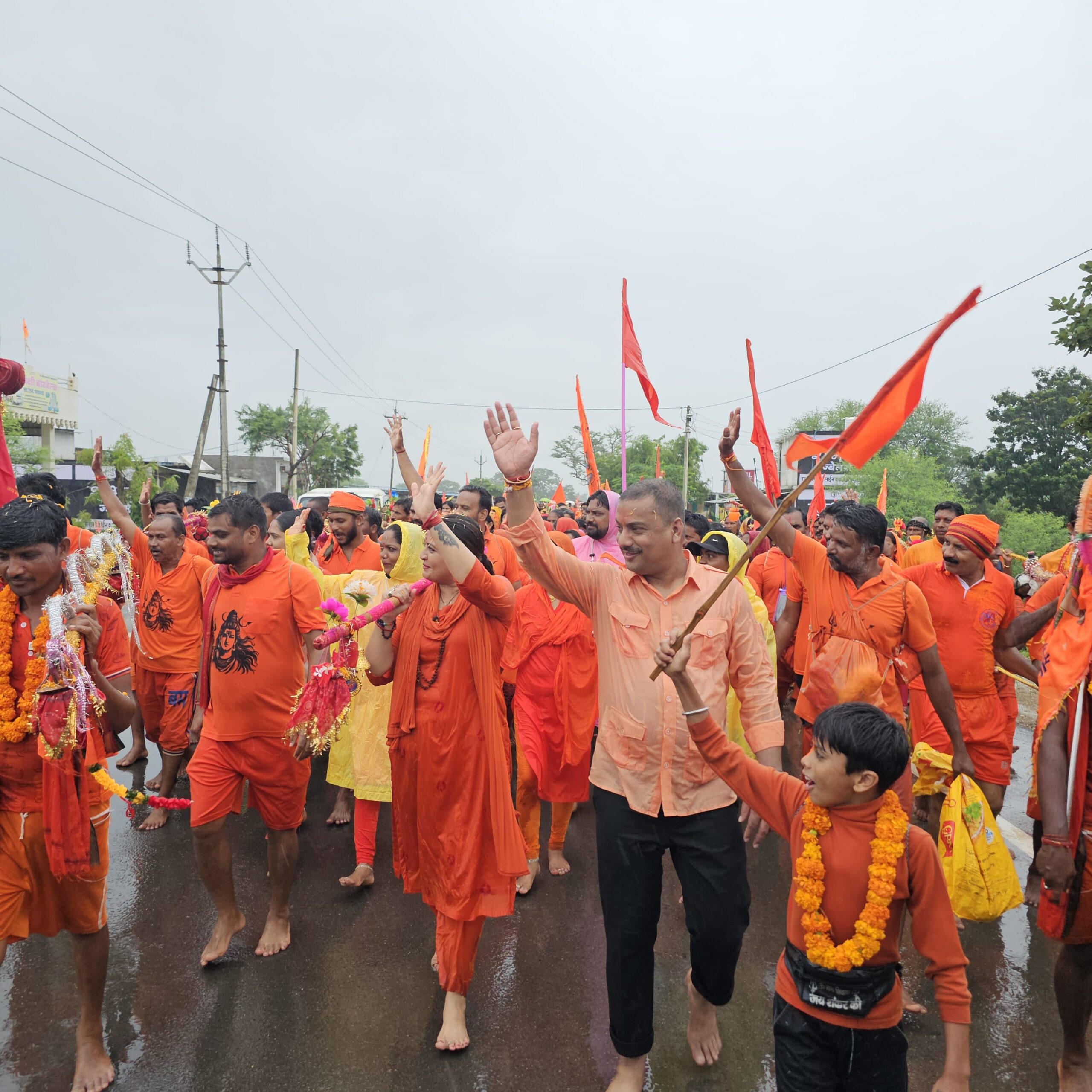 कांवड़ यात्रा पर निकली पंडरिया विधायक भावना, विधायक सुशांत हुए शामिल