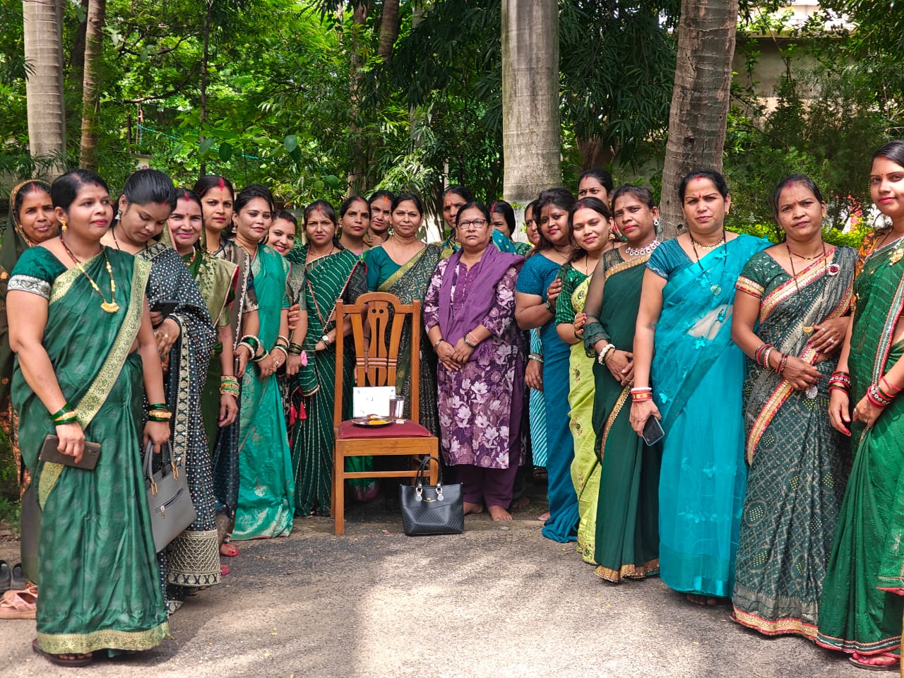 पवित्र श्रावण मास में सावन उत्सव एवं तीज के अवसर पर सावन उत्सव का भव्य आयोजन   कोटा रेस्ट हाउस में , बड़ी संख्या में मातायें  एवं बहने हुईं शामिल
