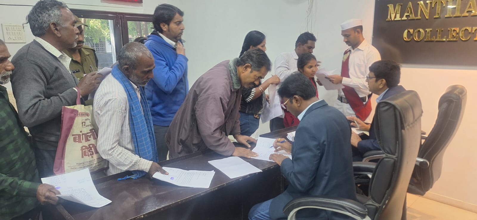 भांचादान में मिले भूमि को अवैध कब्जा सेमुक्ति दिलाने आदिवासी किसान की फरियाद