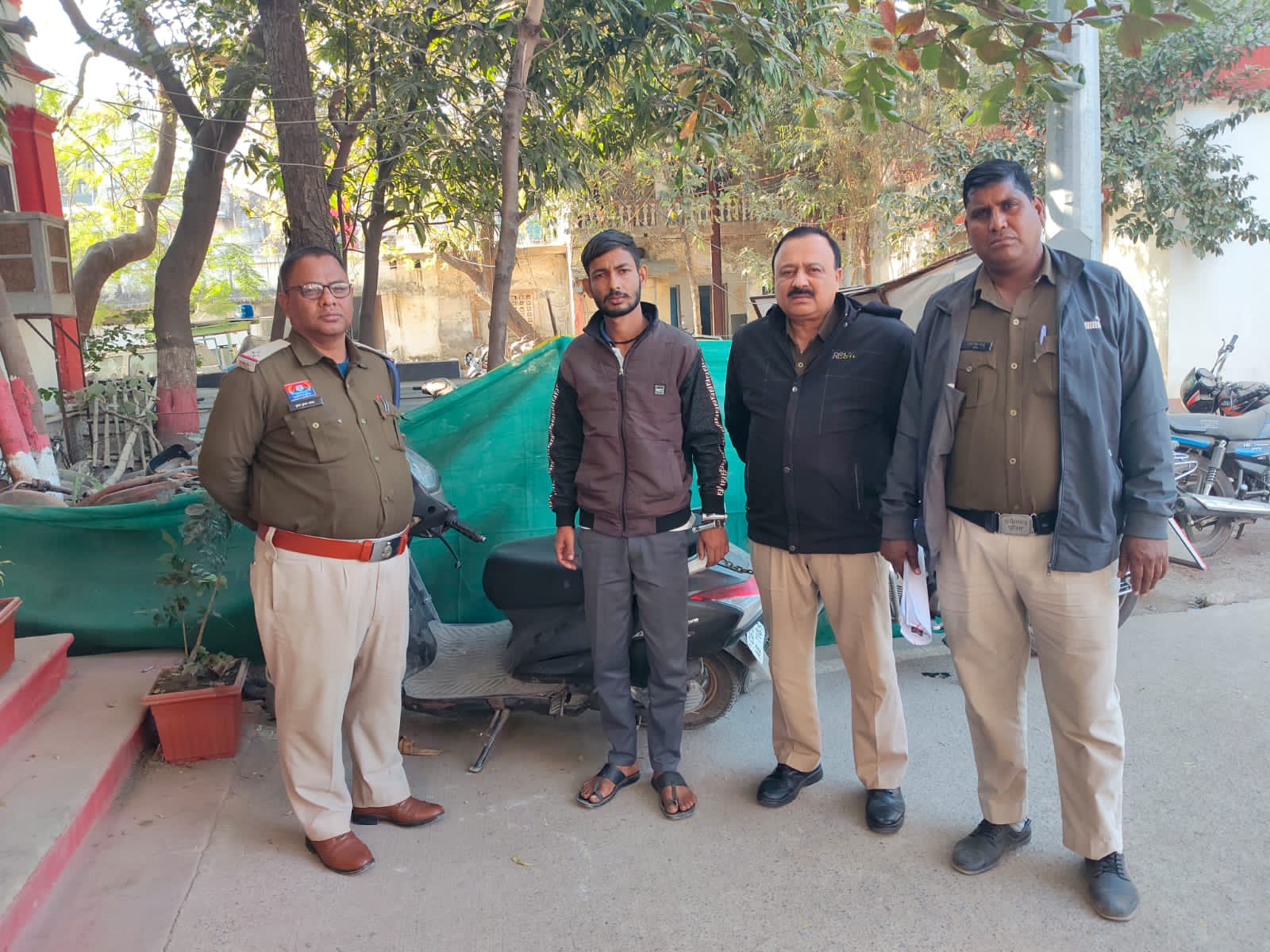 मोटर सायकल चोरी करने वाले आरोपी पर थाना सिटी कोतवाली पुलिस का प्रहार , चोरी की 01 नग एक्टिवा मोटर सायकल किया गया जप्त