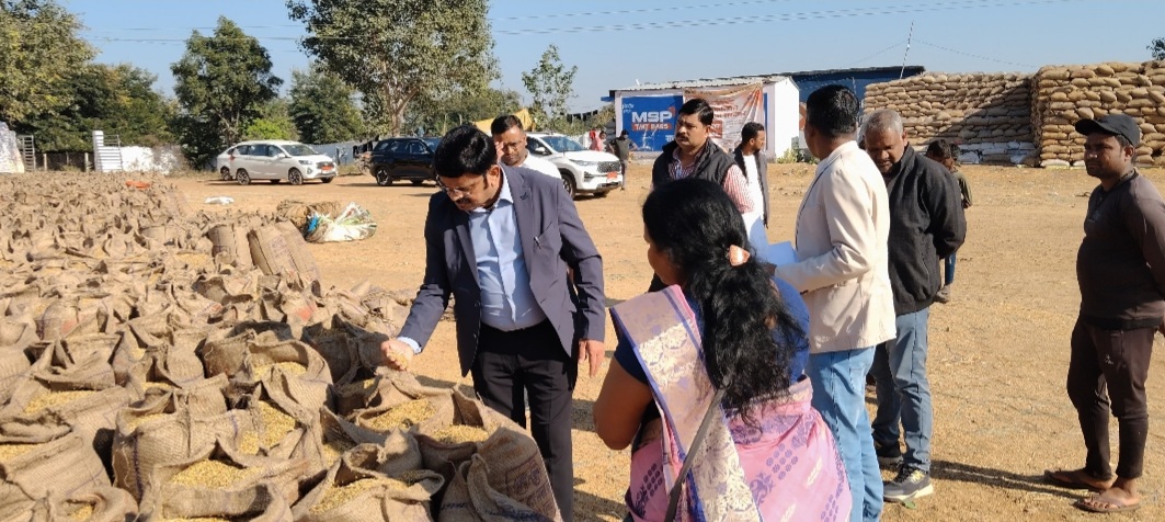 मार्कफेड एमडी जितेन्द्र शुक्ला ने किया खरीदी और संग्रहण केन्द्र का निरीक्षण