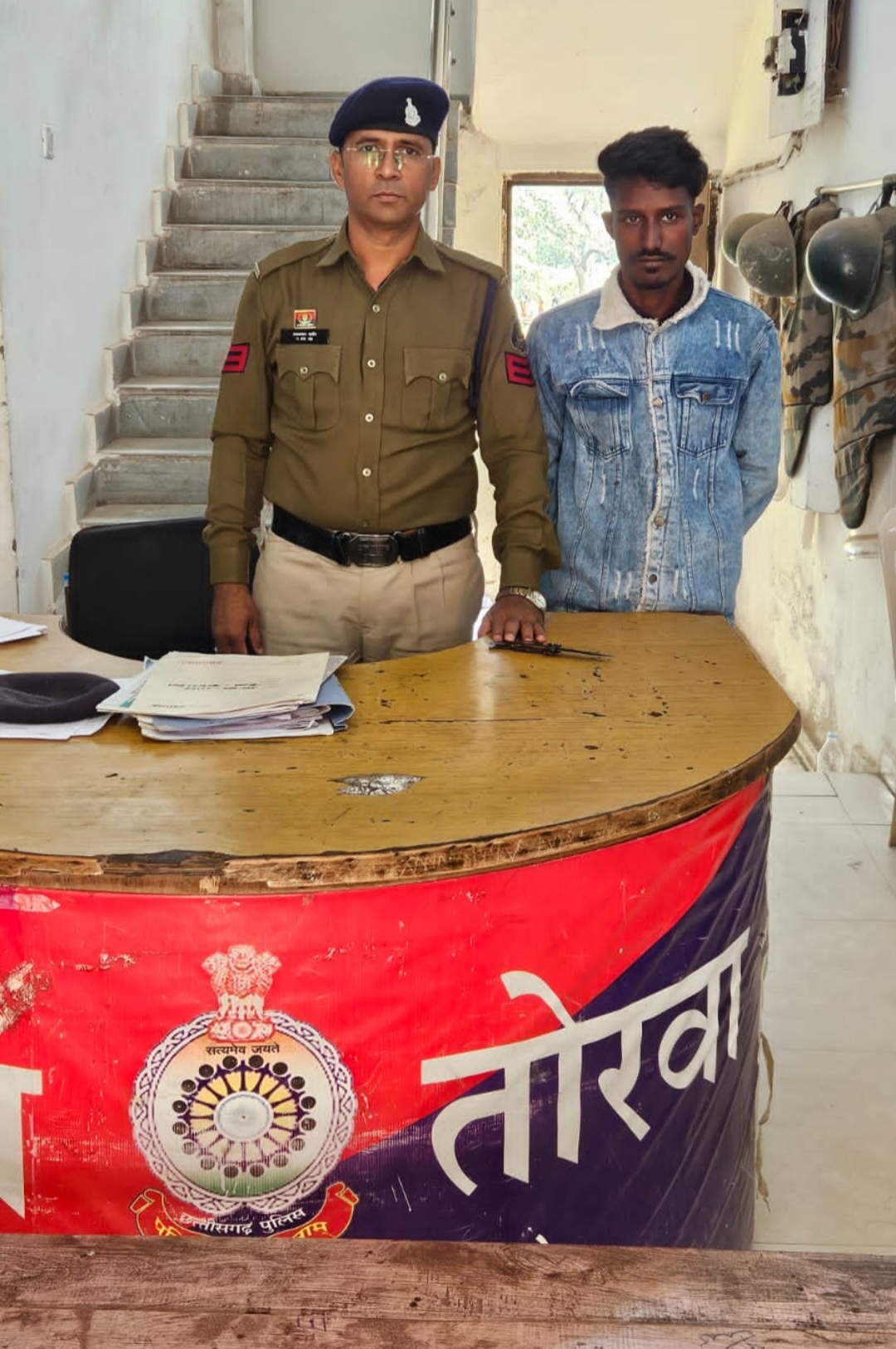 चाकू लहराते दहशतगर्दी करते, आदतन बदमाश को तोरवा पुलिस ने किया गिरफतार’’ बदमाश के कब्जे से 01 नग बटनदार चाकू किया गया जप्त