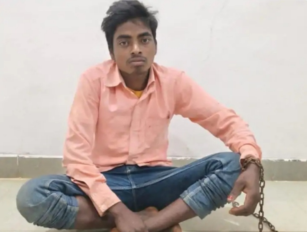 लड़की से दुष्कर्म कर कुल्हाड़ी से काटा, खेत में फटे कपड़ों के साथ मिली लाश