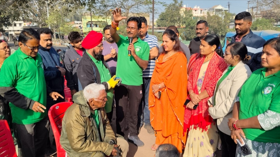 महापौर मीनल चौबे ने किया महाराजबंध तालाब सफाई अभियान का निरीक्षण, ग्रीन आर्मी के कार्यों की सराहना — 27 दिन में 64 ट्रक कचरा बाहर