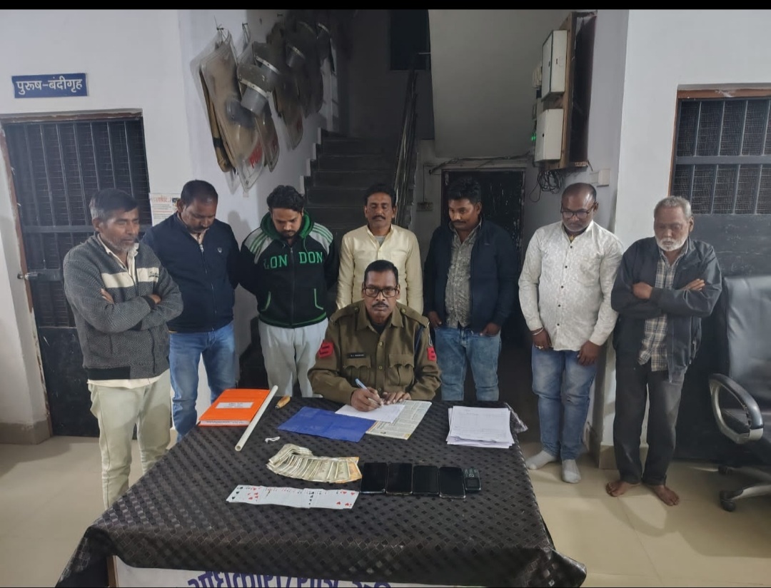 थाना क्षेत्र में अवैध जुआ खेलने वालो के विरुद्ध मस्तुरी पुलिस का प्रहार