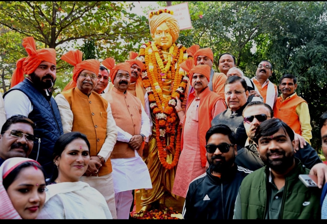 डिप्टी सीएम अरुण साव ने 1500 बाल स्वामी विवेकानंद बच्चों को नशा मुक्ति की शपथ दिलाकर बनाया विश्व रिकॉर्ड ,उप मुख्यमंत्री अरुण साव को गोल्डन बुक ऑफ वर्ल्ड रिकॉर्ड की टीम ने सर्टिफिकेट देकर की घोषणा