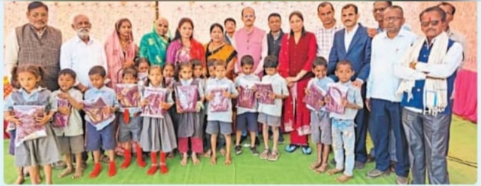 शासकीय प्राथमिक शाला पथर्रा के प्रधान पाठक सुनील कौशिक के जन्म दिवस पर विशेष अतिथि के रूप में शामिल हुए भाजपा जिला बिलासपुर किसान मोर्चा के जिला अध्यक्ष दिनेश राजपूत