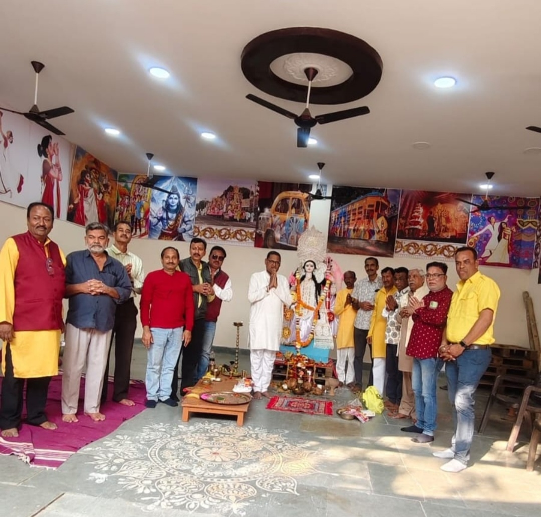 छत्तीसगढ़ योग आयोग के पूर्व सदस्य रविंद्र सिंह ने मां सरस्वती की पूजा कर सुख समृद्धि की प्रार्थना की