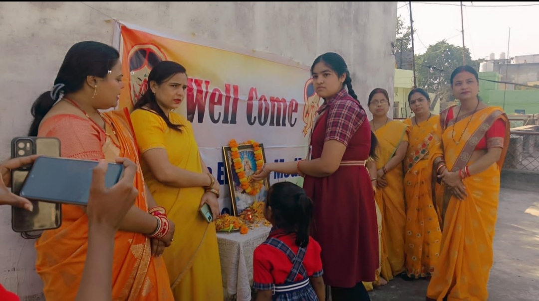 लाइफ लाइन इंग्लिश मीडियम स्कूल में धूमधाम से मनाई गई बसंत पंचमी