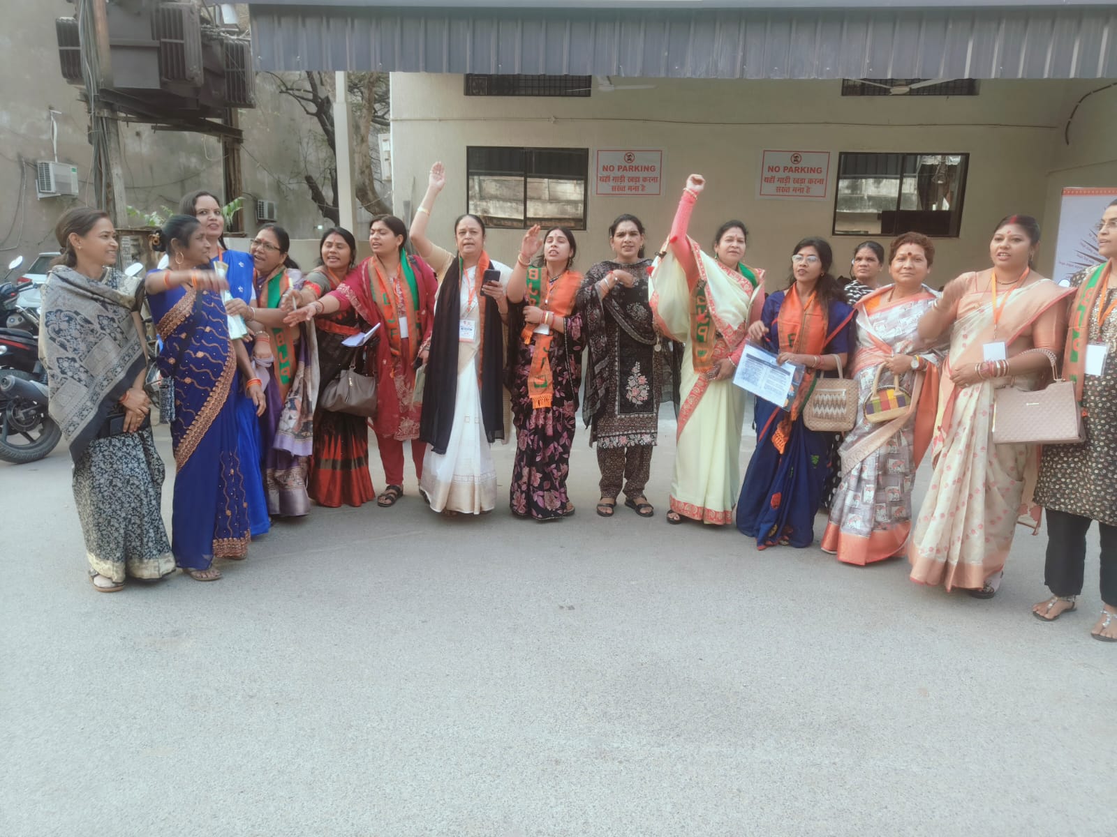 जिला अध्यक्ष स्नेहलता शर्मा के नेतृत्व में महिला मोर्चा ने ए आई समिट में कांग्रेस द्वारा किए गए नग्न प्रदर्शन का विरोध किया