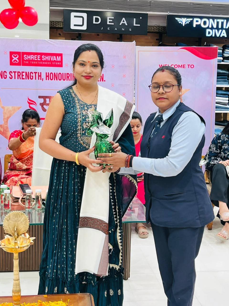 डॉ दिव्या उपाध्याय&nbsp; को राज्य स्तरीय छत्तीसगढ़ महतारी अलंकरण सम्मान ,सेवा को मिली एक और पहचान