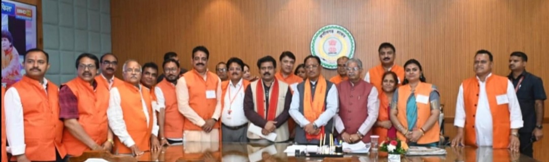 धर्म स्वातंत्र्य विधेयक के पारित होने पर वन्दे मातरम् मित्र मण्डल ने मुख्यमंत्री जी को दी बधाई