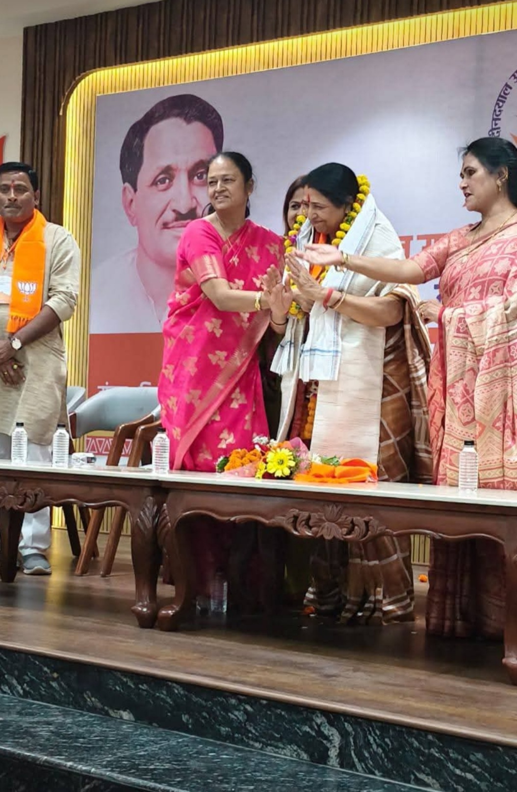 नवनिर्वाचित राज्यसभा सांसद श्रीमती लक्ष्मी वर्मा जी का बिलासपुर आगमन, कार्यकर्ताओं ने किया आत्मीय स्वागत