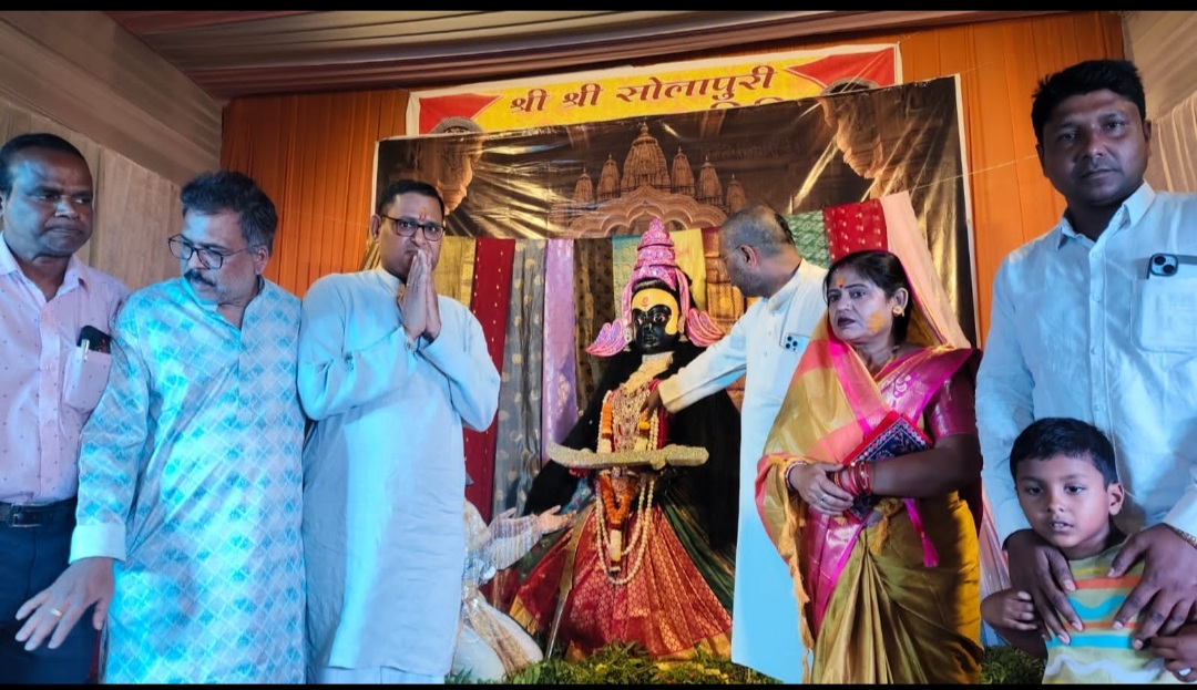 श्री श्री सोलापुरी माता पूजा में छत्तीसगढ़ युवा आयोग के पूर्व सदस्य रविंद्र सिंह ठाकुर ने की पूजा अर्चना, रामनवमी व नवरात्र की दी शुभकामना