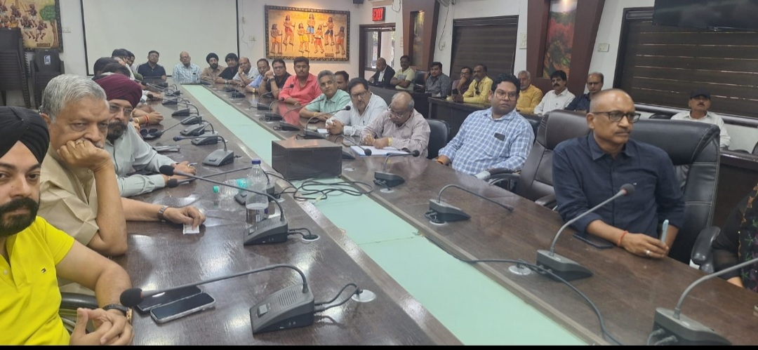 पश्चिम एशिया की परिस्थितियों के मद्देनज़र कमिश्नर-आईजी ने ली समीक्षा बैठक, कलेक्टर एवं एसपी और तेल कंपनियों को दिए अहम निर्देश