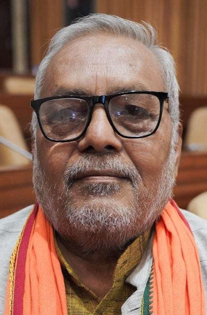 सरकारी आदेश बना मजाक? 24 घंटे में बदल गया निर्णय, क्या कर्मचारियों को राजनीतिक दलों से जुड़ने की अनुमति देने जा रही है सरकार –वीरेंद्र नामदेव ने उठाए सवाल