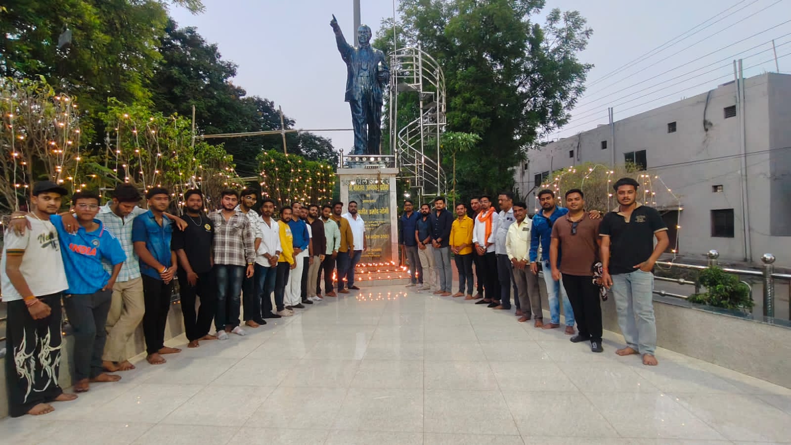 भारतीय जनता पार्टी जिला बिलासपुर शहर द्वारा डॉ.भीमराव अंबेडकर जी की जयंती की पूर्व संध्या पर स्वच्छता अभियान एवं दीपप्रज्वलित कर किया गया याद