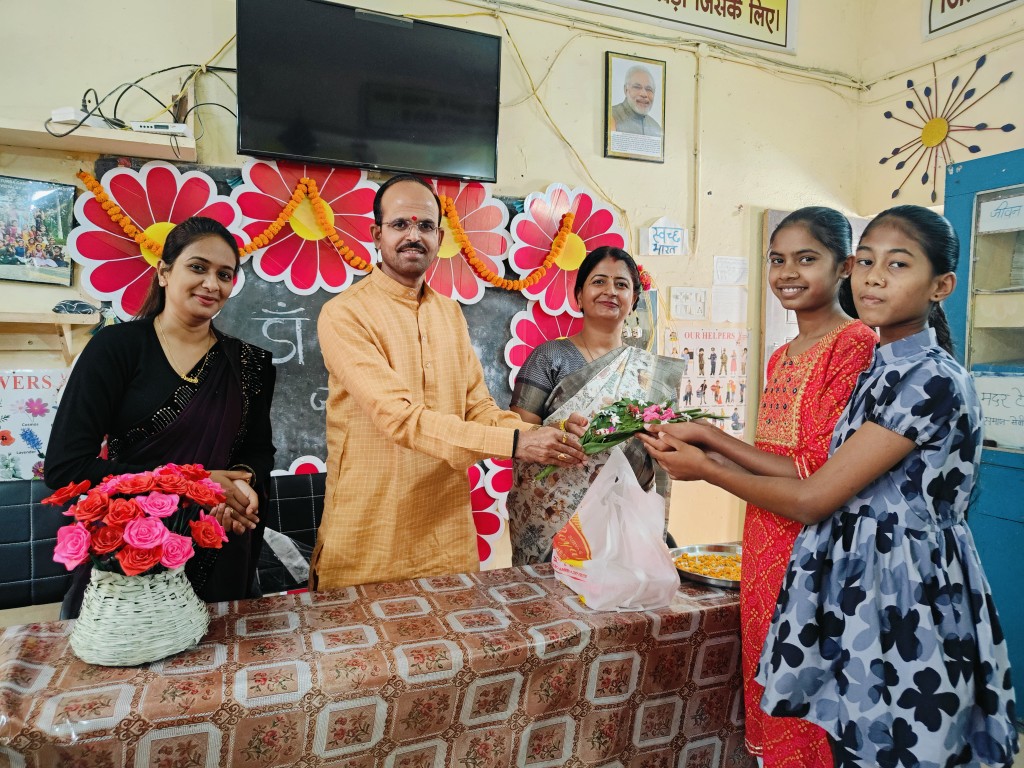 भारत रत्न डॉ भीमराव अम्बेडकर की जयंती पर कस्तूरबा आवासीय बालिका विद्यालय में आयोजित कार्यक्रम में मुख्य वक्ता के रूप में भाजपा किसान मोर्चा बिलासपुर के जिला अध्यक्ष दिनेश कुमार राजपूत रहें उपस्थित