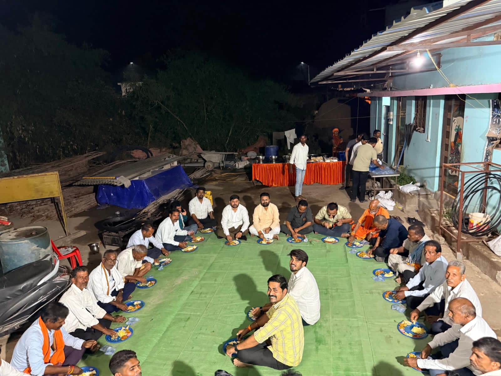 समरसता दिवस” पर भाजयुमो बिलासपुर ग्रामीण द्वारा समरसता भोज आयोजन