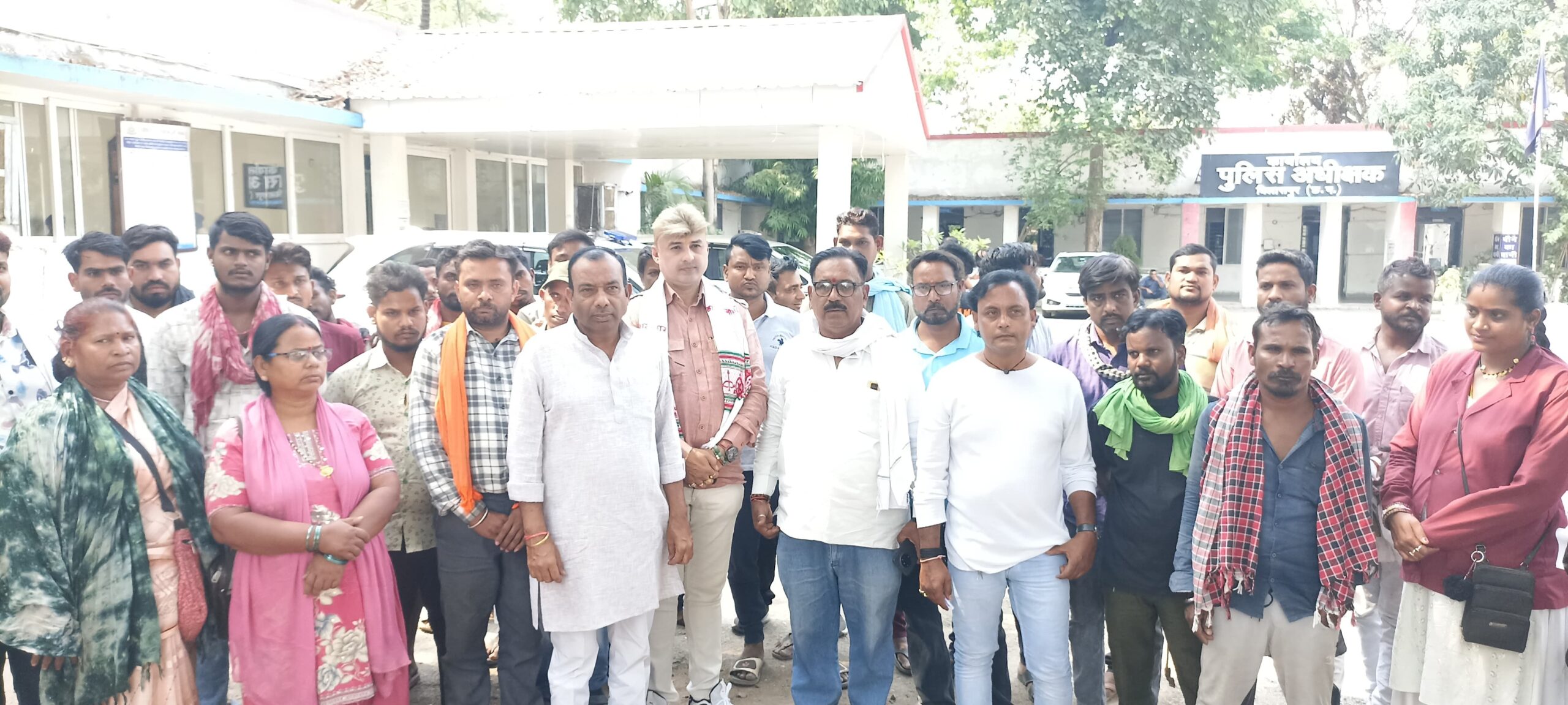 ई रिक्शा ऑटो चालकों के समर्थन में पहुंचे कांग्रेस नेता, पुलिस अधीक्षक से भेंट कर सौपा ज्ञापन पुलिस अधीक्षक ने ऑटो चालकों के मांग को माना