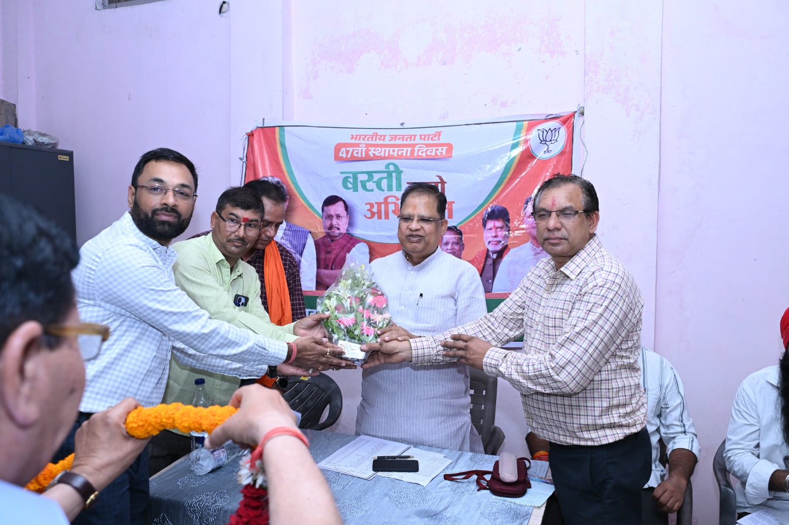 बिलासपुर के विकास और जन-सेवा का संकल्प लेकर बस्तियों के बीच पहुँचे अमर अग्रवाल