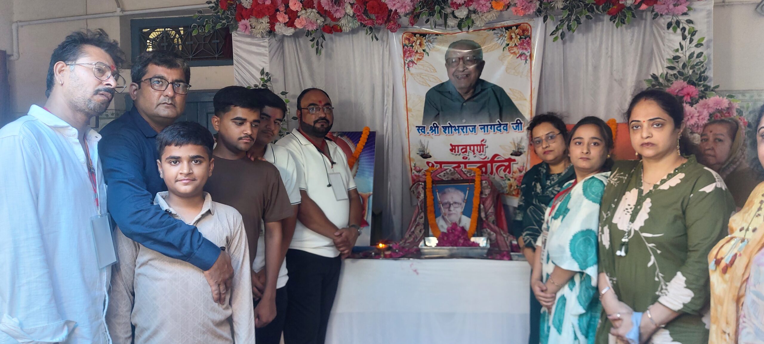 कर्मकांड से आगे बढ़कर मानवता की सेवा, श्रद्धांजलि का बदला स्वरूप, पुण्यतिथि पर भोज नहीं, पिता की याद में बेटे ने लगाया विशाल निःशुल्क स्वास्थ्य एवं रक्तदान शिविर