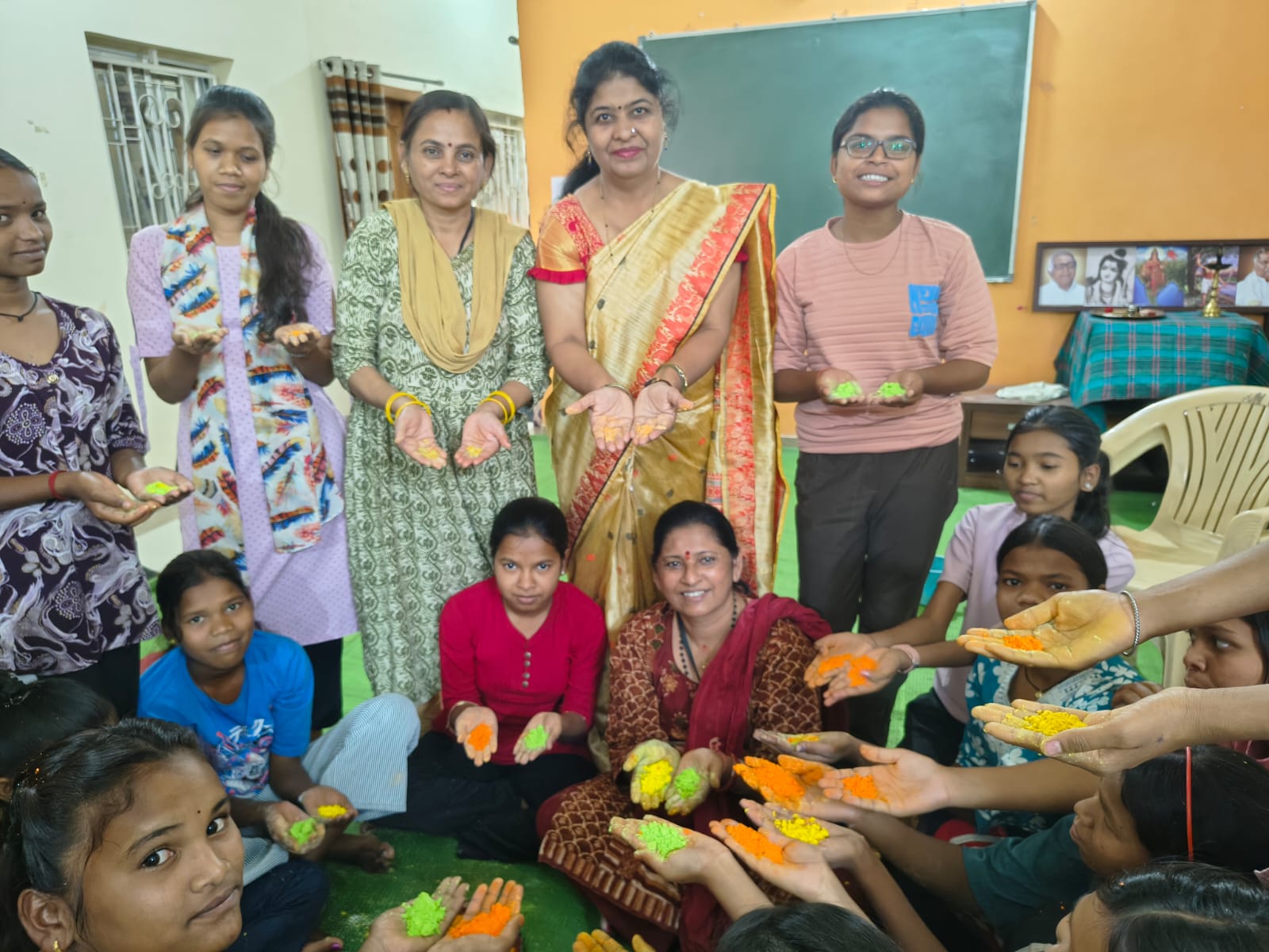 तेलीपारा में वनवासी विकास समिति का ग्रीष्मकालीन शिक्षा वर्ग शुरू, बच्चों में सीखने का उत्साह