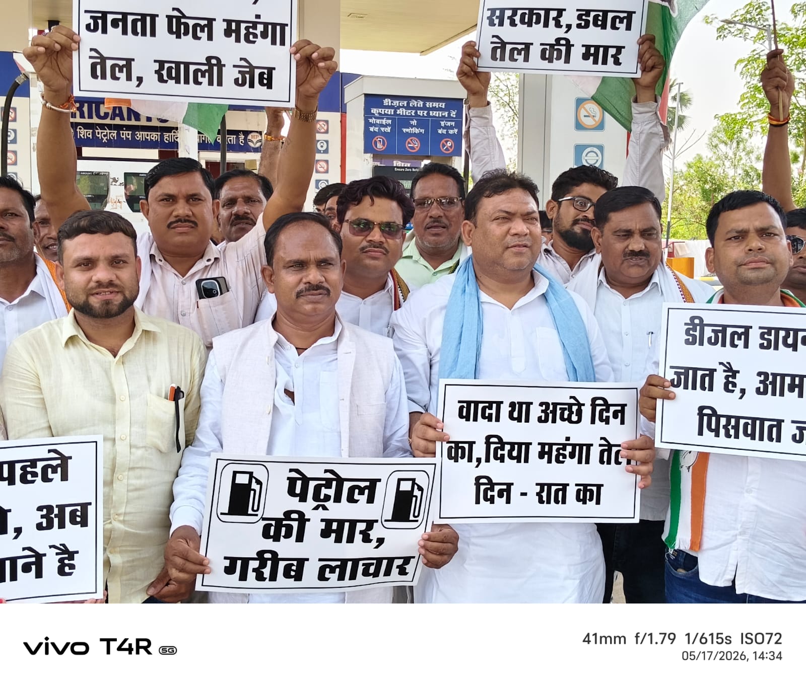 ब्लॉक कांग्रेस कमेटी मस्तूरी के मासिक बैठक एवं पेट्रोल- डीजल पर बेतहाशा बढ़ोतरी के विरोध कार्यक्रम में शामिल हुए – मस्तूरी विधायक लहरिया