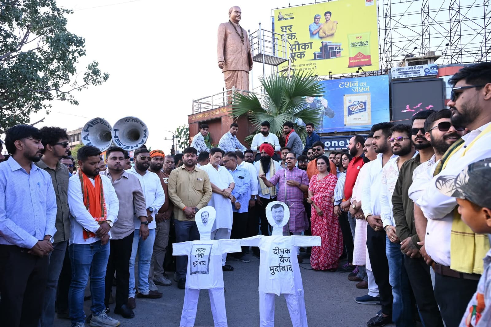 राहुल गांधी की टिप्पणी पर भड़के भाजयुमो, कार्यकर्ताओं ने फूंका राहुल गांधी का पुतला; अमर बोले—यह 140 करोड़ भारतीयों का अपमान