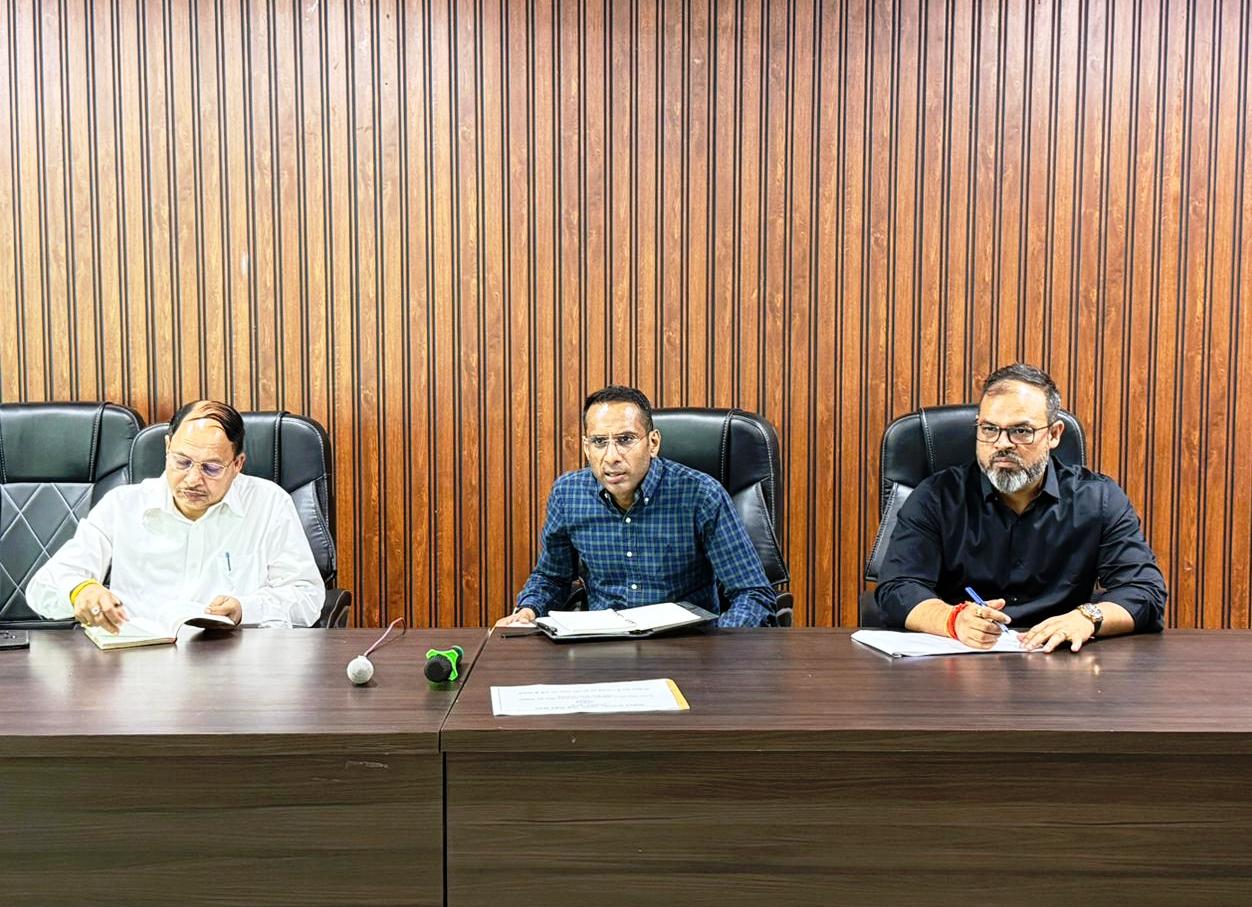 बेहतर विभागीय समन्वय से कार्यों में लाएं तेजी : सचिव श्री बंसल