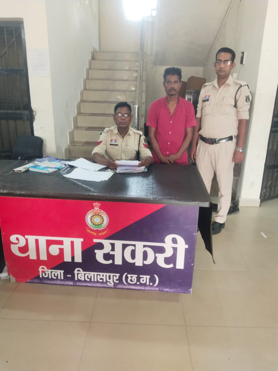 चाकू लहराते लोगो को डराने वाले आरोपी को सकरी पुलिस ने किया गिरफतार, आरोपी के कब्जे से एक धारदार चाकू किया गया जप्त, आरोपी को गिरफतार कर न्यायिक रिमाण्ड पर भेजा गया