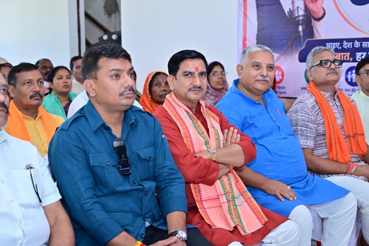 मन की बात कार्यक्रम में शामिल हुए केंद्रीय राज्यमंत्री,बूथ पर हुआ बैठक, केंद्रीय राज्य मंत्री तोखन साहू ने बूथ कार्यकर्ताओं को दिए जरूरी सुझाव