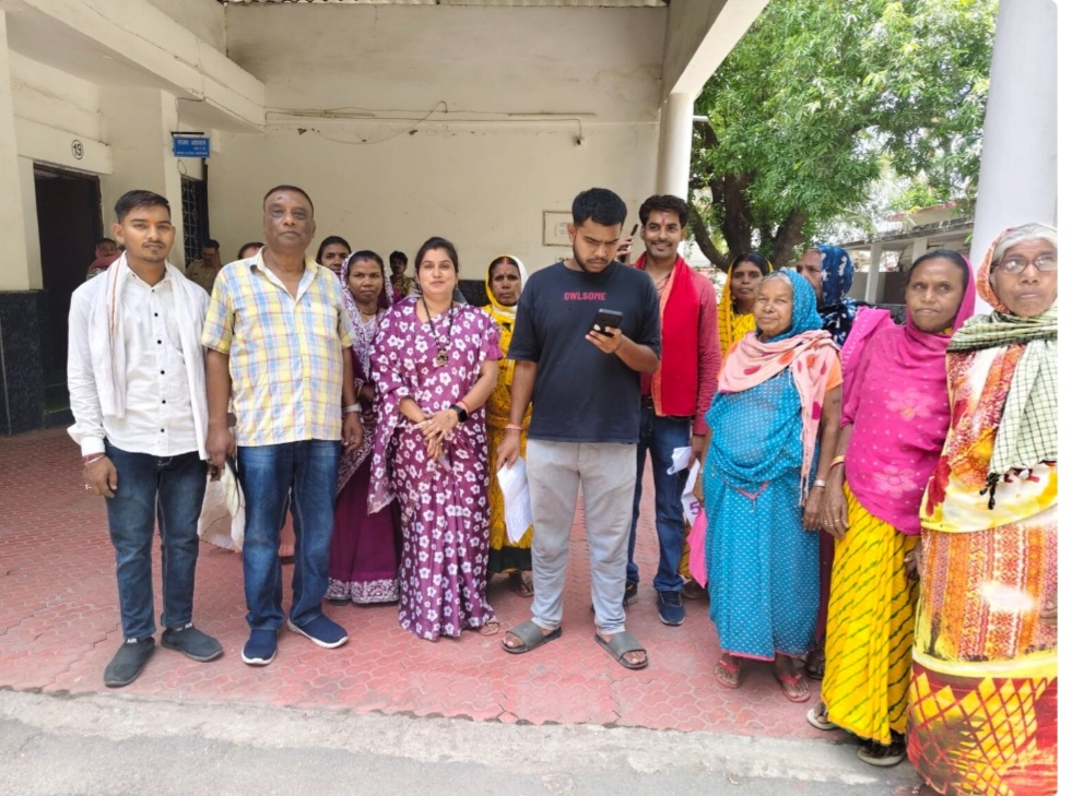 प्राचीन खमतराई तालाब को बचाने ग्रामीणों ने प्रशासन से लगाईं गुहार, जनदर्शन में शिकायत के बाद निराकरण का मिला आश्वाशन