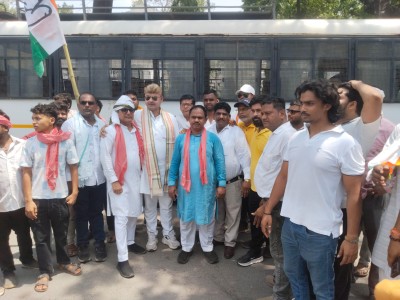 कांग्रेस नेता त्रिलोक श्रीवास के नेतृत्व में सैकड़ो कांग्रेस जन कलेक्टोरेंट घेराव में शामिल