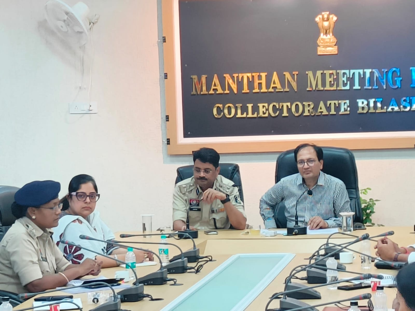 नीट परीक्षा की तैयारियों की कलेक्टर-एसएसपी ने की समीक्षा, मानसून को देखते हुए विशेष इंतजाम के निर्देश ,21 जून को जिले की 19 केंद्रों&nbsp; में होगी नीट यूजी की परीक्षा, परीक्षार्थियों की सुविधा&nbsp; एवं सुरक्षा सर्वोच्च प्राथमिकता