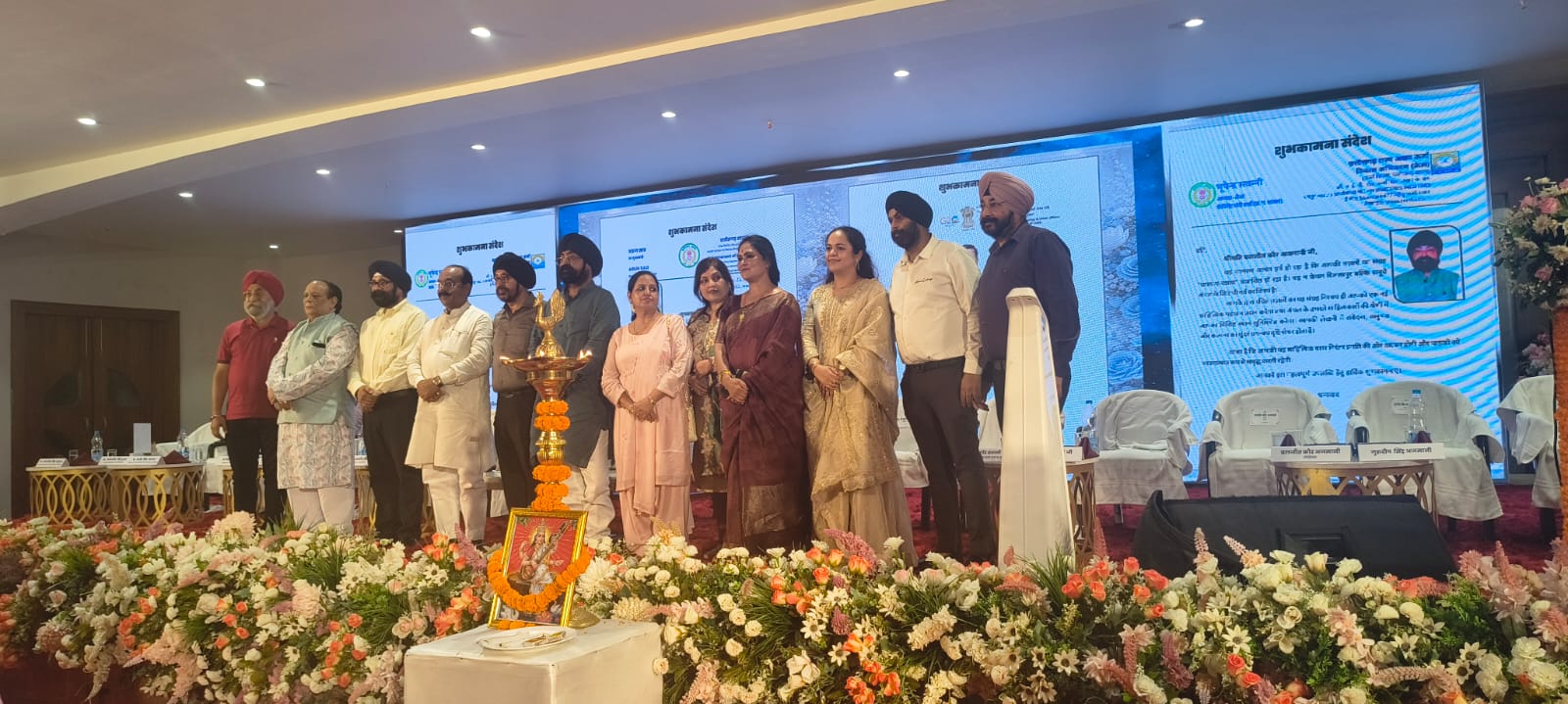 सफर ए ख्वाब के विमोचन में उप मुख्यमंत्री अरूण साव रहे मौजूद,खुद ग़ज़ल पढ़ कर सुनाईं