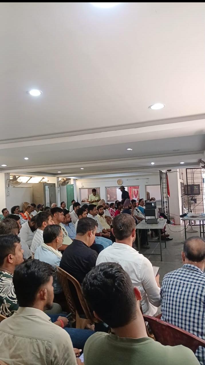 मन की बात के 135वें संस्करण को भाजपा महाराष्ट्र मंडल टिकरापारा में सामूहिक रूप से सुना, कार्यकर्ताओं में दिखा उत्साह