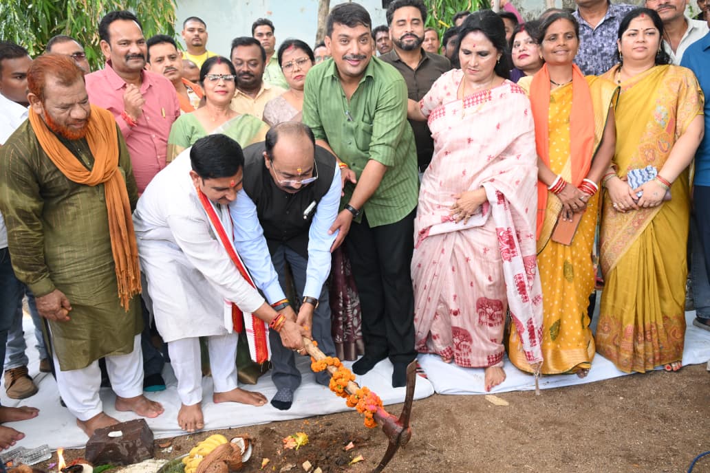 केंद्रीय राज्य मंत्री श्री तोखन साहू एवं उप मुख्यमंत्री श्री अरुण साव ने दी लगभग 10 करोड़ के विकास कार्याें की सौगात बेलतरा के मंगला में हुई विकास कार्यों की बारिश
