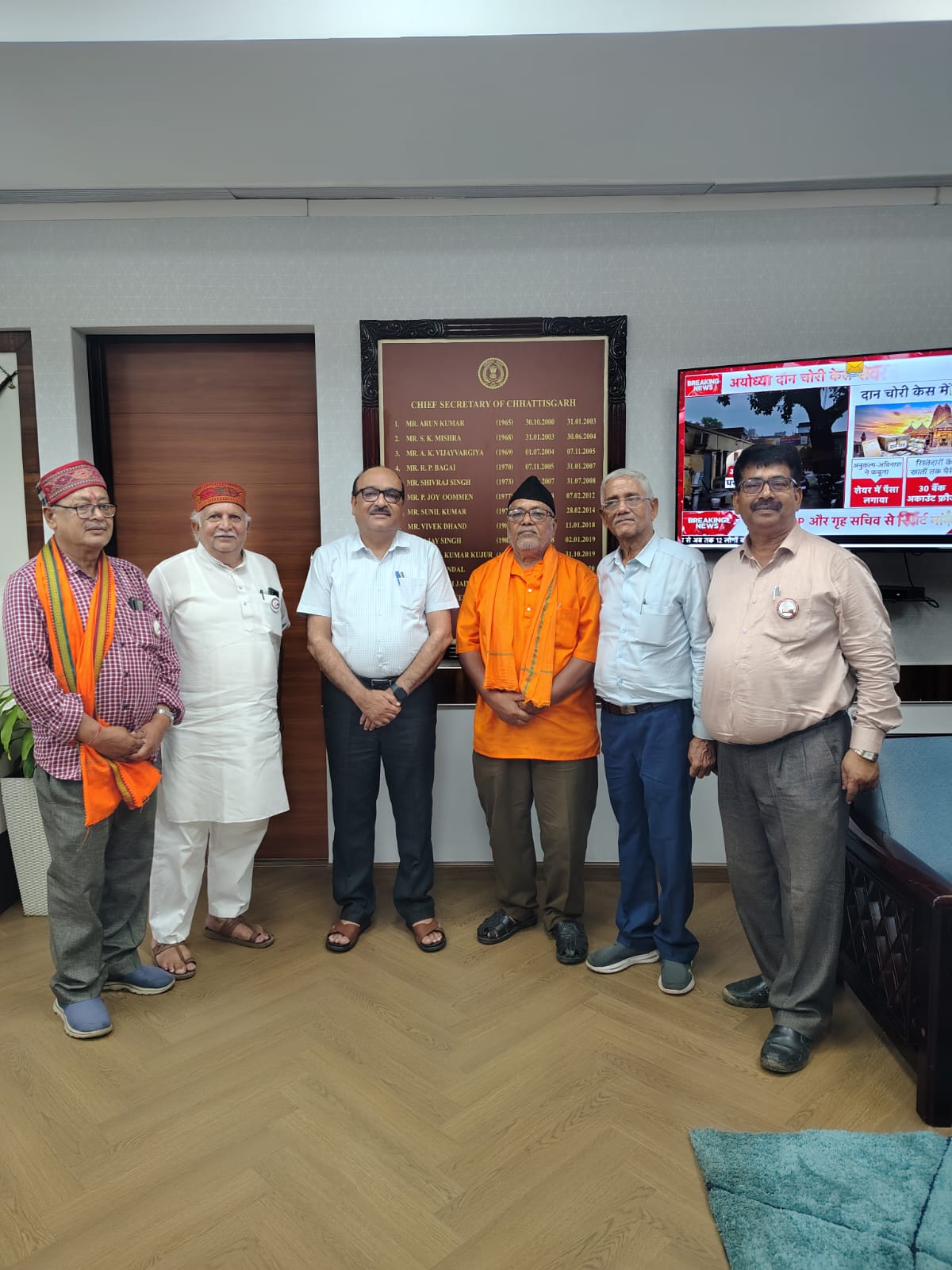पेंशनरों के 11 प्रमुख मुद्दों पर मुख्य सचिव से विस्तृत चर्चाभारतीय राज्य पेंशनर्स महासंघ ने सौंपे अलग-अलग ज्ञापन, त्वरित कार्यवाही का मिला आश्वासन