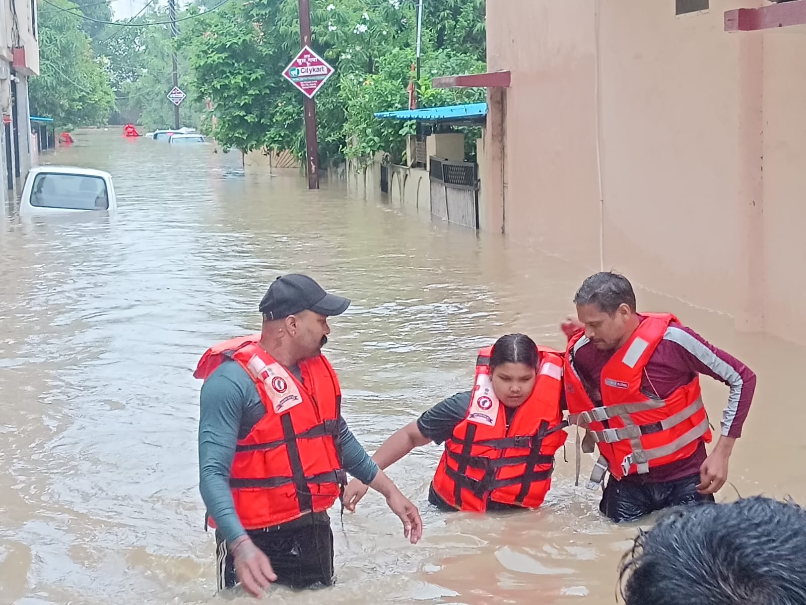 भारी बारिश के मद्देनजर जिला प्रशासन अलर्ट, कलेक्टर ने दिए राहत एवं बचाव के निर्देश