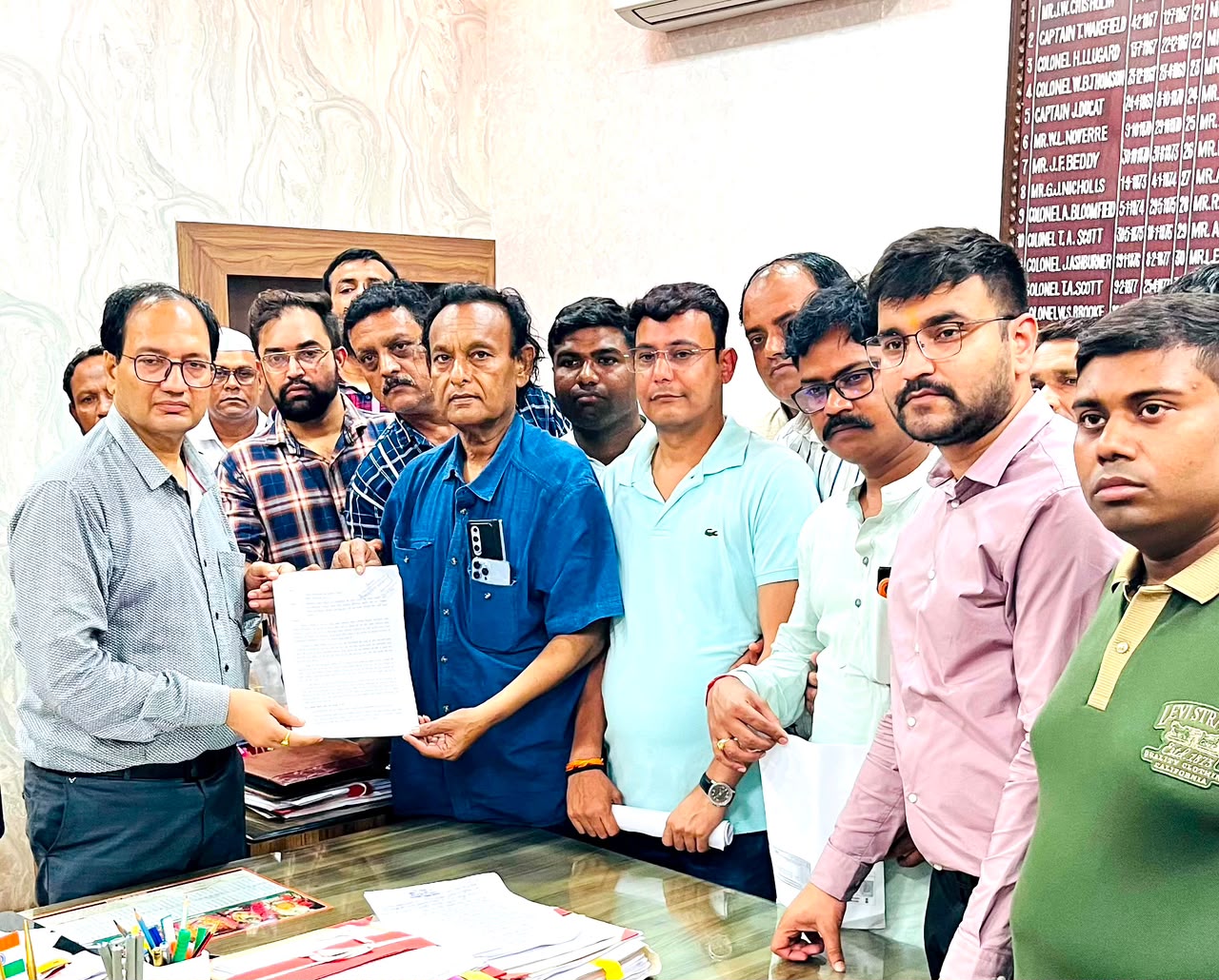 गरीब आदिवासी महिला की मृत्यु के बाद शव बंधक बनाया, न्याय की मांग को लेकर कांग्रेस प्रतिनिधिमंडल पहुँचा कलेक्टर और एसएसपी कार्यालय