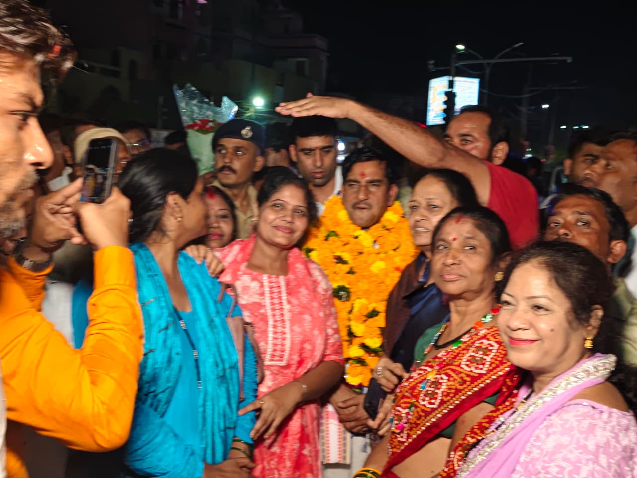कटघोरा-डोंगरगढ़ रेल लाइन परियोजना की स्वीकृति पर केन्द्रीय राज्य मंत्री एवं बिलासपुर सांसद तोखन साहू का भव्य स्वागत