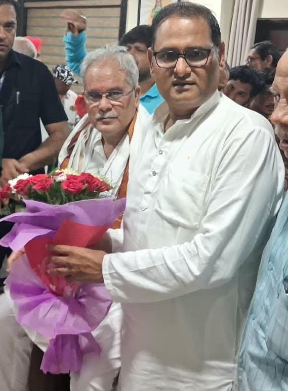 छत्तीसगढ़ के पूर्व मुख्यमंत्री व अखिल भारतीय कांग्रेस कमेटी महासचिव एवं पंजाब प्रभारी भूपेश बघेल&nbsp; के&nbsp; जन्मदिन&nbsp; पर रायपुर पहुंचे रविंद्र सिंह, दी&nbsp; आत्मीय शुभकामनाएं